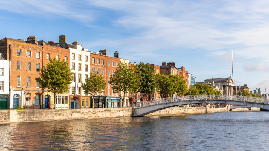 What Visiting Dublin Actually Feels Like: Georgian Streets, Pub Culture & Easygoing Energy